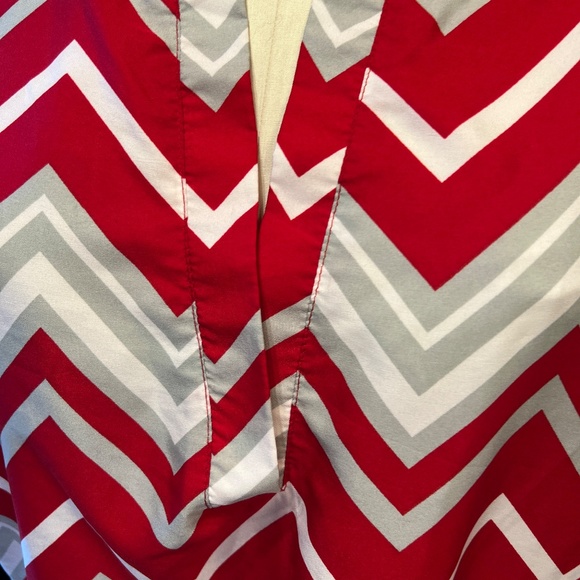 LADIESWOMEN'S LADIES PLUS SIZE 1X RED GRAY WHITE CHEVRON PRINT TOP SHIRT BLOUSE - Picture 4 of 8